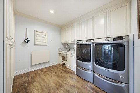 House in Tampa, Florida 3 bedrooms, 249.35 sq.m. № 2345611 - photo 27
