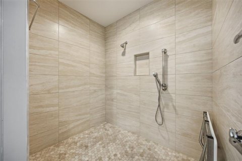 House in Tampa, Florida 3 bedrooms, 249.35 sq.m. № 2345611 - photo 20
