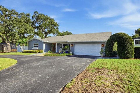 House in Tampa, Florida 3 bedrooms, 249.35 sq.m. № 2345611 - photo 2