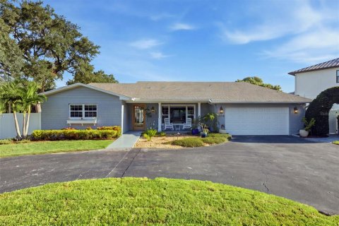 House in Tampa, Florida 3 bedrooms, 249.35 sq.m. № 2345611