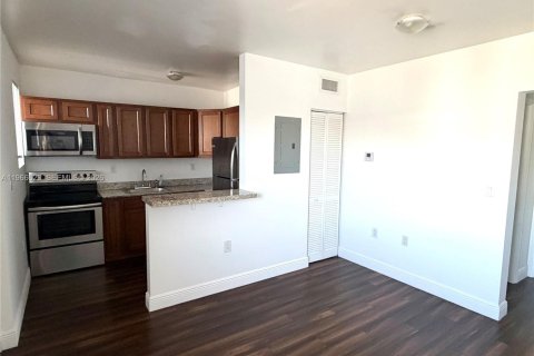 Снять в аренду квартиру в Майами, Флорида 1 спальня, 43.66м2, № 2028815 - фото 6