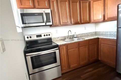 Снять в аренду квартиру в Майами, Флорида 1 спальня, 43.66м2, № 2028815 - фото 8