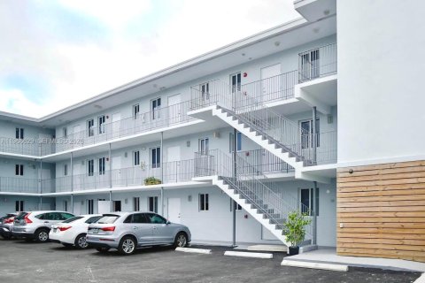 Снять в аренду квартиру в Майами, Флорида 1 спальня, 43.66м2, № 2028815 - фото 2