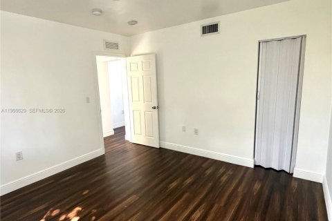 Снять в аренду квартиру в Майами, Флорида 1 спальня, 43.66м2, № 2028815 - фото 11