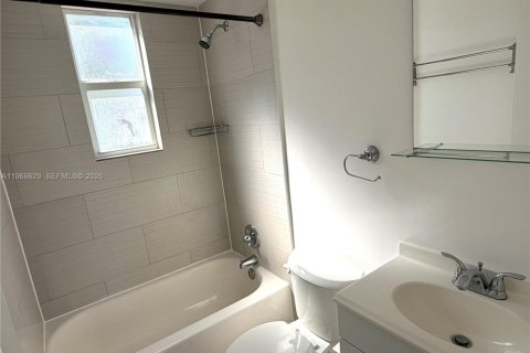 Снять в аренду квартиру в Майами, Флорида 1 спальня, 43.66м2, № 2028815 - фото 13