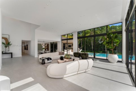 House in Pinecrest, Florida 7 bedrooms, 735.88 sq.m. № 2169337 - photo 11