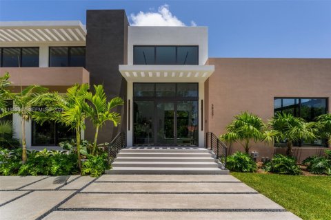 House in Pinecrest, Florida 7 bedrooms, 735.88 sq.m. № 2169337 - photo 6