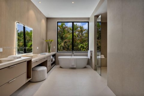 House in Pinecrest, Florida 7 bedrooms, 735.88 sq.m. № 2169337 - photo 28