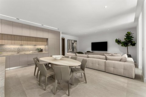 House in Pinecrest, Florida 7 bedrooms, 735.88 sq.m. № 2169337 - photo 16
