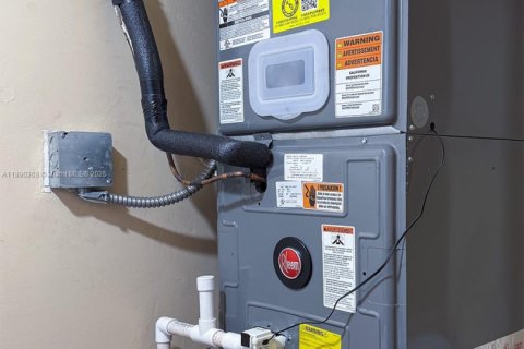 Condo in Weston, Florida, 2 bedrooms  № 1946892 - photo 29