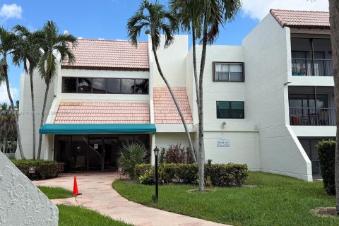 Condo in Weston, Florida, 2 bedrooms  № 1946892 - photo 1