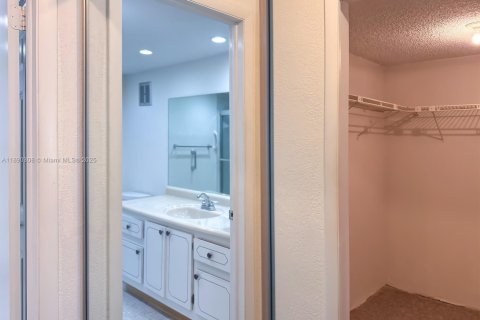 Condo in Weston, Florida, 2 bedrooms  № 1946892 - photo 14