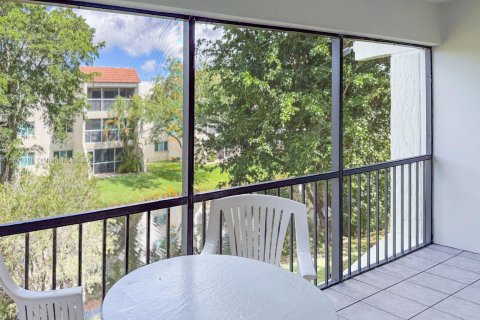 Condo in Weston, Florida, 2 bedrooms  № 1946892 - photo 27