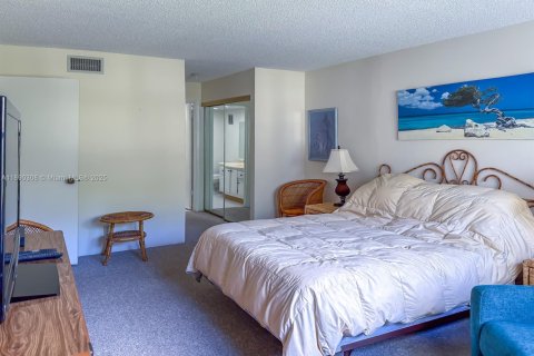Condo in Weston, Florida, 2 bedrooms  № 1946892 - photo 11