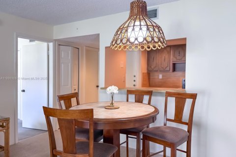 Condo in Weston, Florida, 2 bedrooms  № 1946892 - photo 8