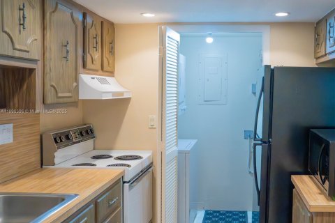 Condo in Weston, Florida, 2 bedrooms  № 1946892 - photo 6