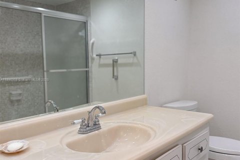 Condo in Weston, Florida, 2 bedrooms  № 1946892 - photo 16