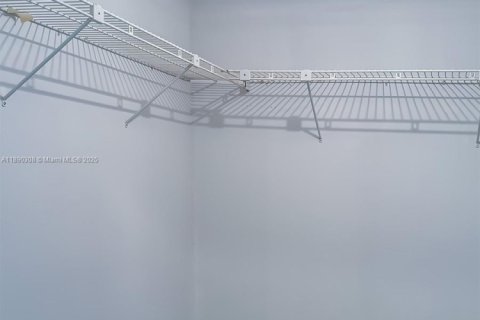 Condo in Weston, Florida, 2 bedrooms  № 1946892 - photo 15