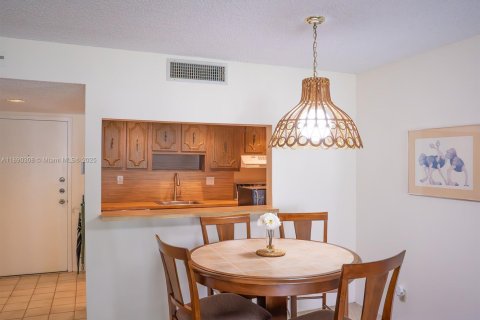 Condo in Weston, Florida, 2 bedrooms  № 1946892 - photo 7