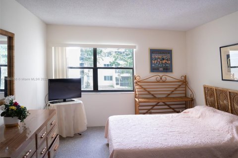Condo in Weston, Florida, 2 bedrooms  № 1946892 - photo 19
