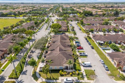 Townhouse in Homestead, Florida 3 bedrooms, 116.13 sq.m. № 2374276 - photo 21