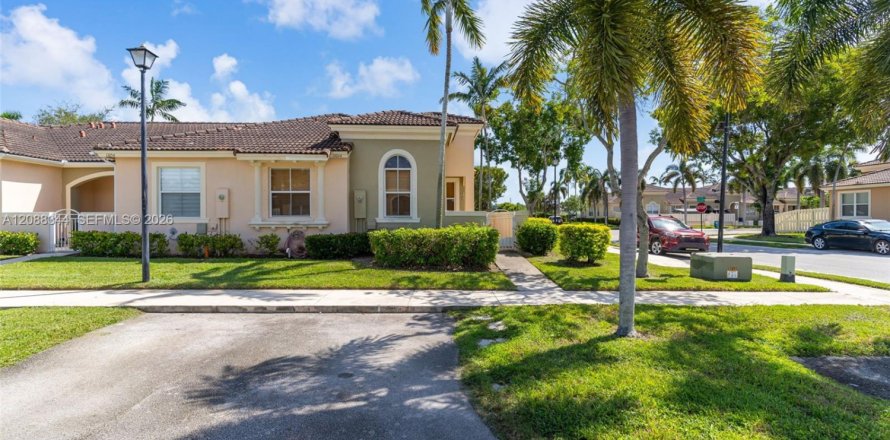 Townhouse in Homestead, Florida 3 bedrooms, 116.13 sq.m. № 2374276