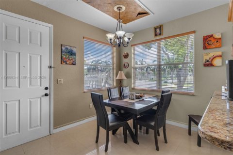 Townhouse in Homestead, Florida 3 bedrooms, 116.13 sq.m. № 2374276 - photo 3