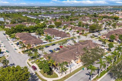 Townhouse in Homestead, Florida 3 bedrooms, 116.13 sq.m. № 2374276 - photo 20