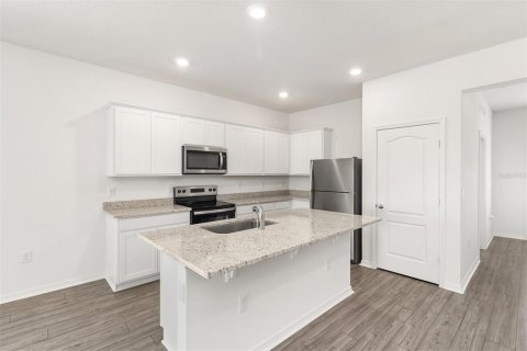 House in Winter Haven, Florida 4 bedrooms, 173.08 sq.m. № 1717076 - photo 4