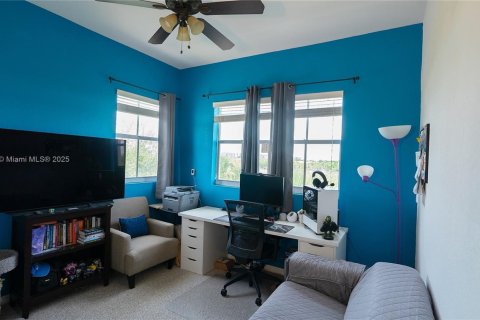 Condo in Doral, Florida, 2 bedrooms  № 1822038 - photo 4
