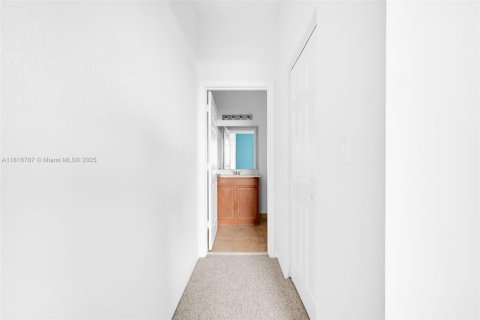 Condo in Doral, Florida, 2 bedrooms  № 1822038 - photo 25