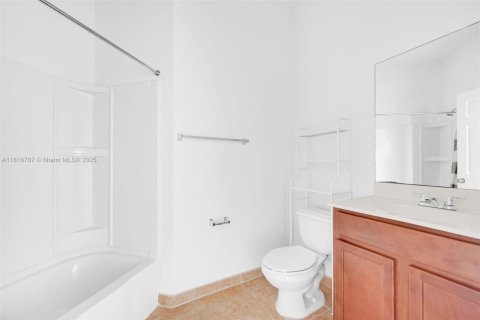 Condo in Doral, Florida, 2 bedrooms  № 1822038 - photo 27