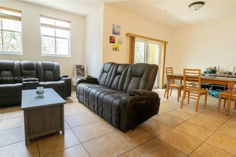 Condo in Doral, Florida, 2 bedrooms  № 1822038 - photo 2