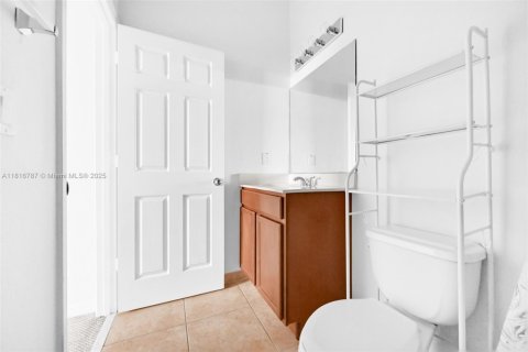 Condo in Doral, Florida, 2 bedrooms  № 1822038 - photo 16