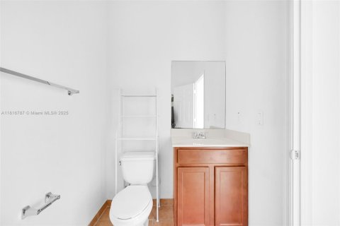 Condo in Doral, Florida, 2 bedrooms  № 1822038 - photo 26