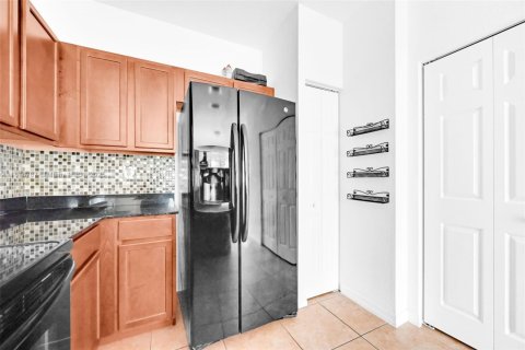Condo in Doral, Florida, 2 bedrooms  № 1822038 - photo 15