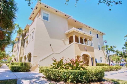 Condo in Doral, Florida, 2 bedrooms  № 1822038 - photo 8