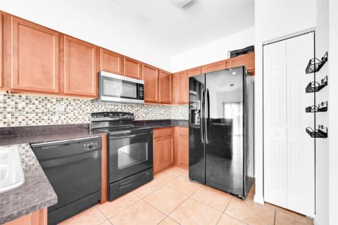 Condo in Doral, Florida, 2 bedrooms  № 1822038 - photo 30