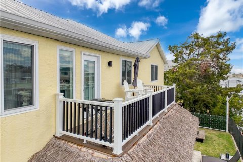 House in Hernando Beach, Florida 3 bedrooms, 188.87 sq.m. № 1612663 - photo 17