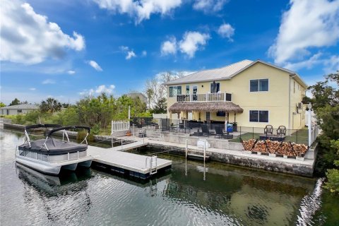 House in Hernando Beach, Florida 3 bedrooms, 188.87 sq.m. № 1612663 - photo 13