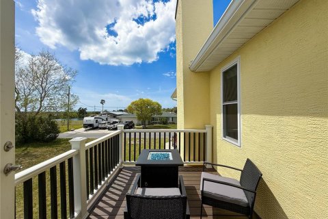 House in Hernando Beach, Florida 3 bedrooms, 188.87 sq.m. № 1612663 - photo 16