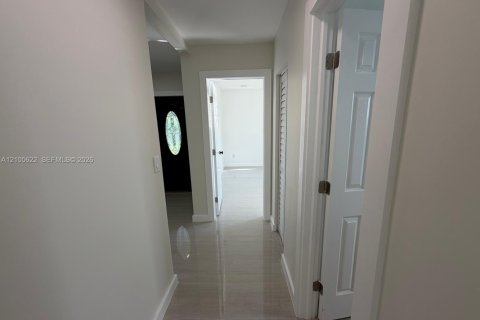 Villa ou maison à vendre à Miami, Floride: 2 chambres, 91.14 m2 № 2417486 - photo 7