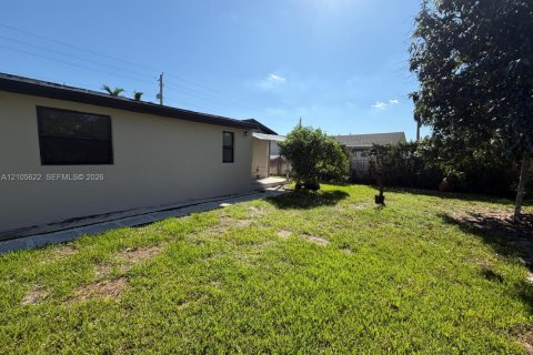 Villa ou maison à vendre à Miami, Floride: 2 chambres, 91.14 m2 № 2417486 - photo 19