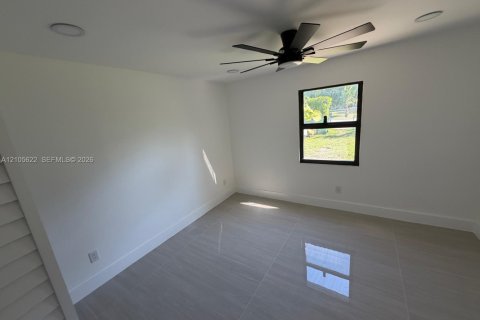 Villa ou maison à vendre à Miami, Floride: 2 chambres, 91.14 m2 № 2417486 - photo 13