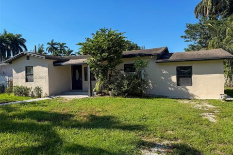 Villa ou maison à Miami, Floride 2 chambres, 91.14 m2 № 2417486