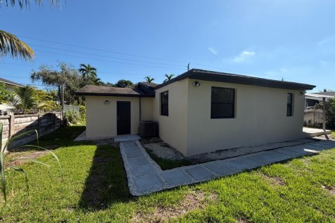 Villa ou maison à vendre à Miami, Floride: 2 chambres, 91.14 m2 № 2417486 - photo 20
