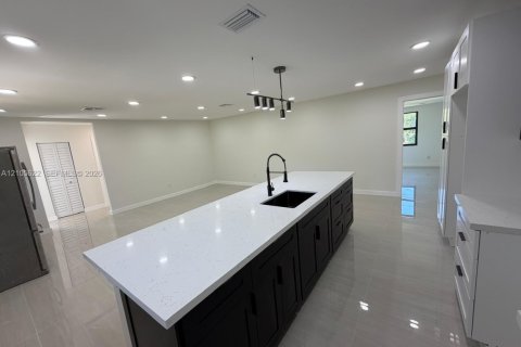 Villa ou maison à vendre à Miami, Floride: 2 chambres, 91.14 m2 № 2417486 - photo 6