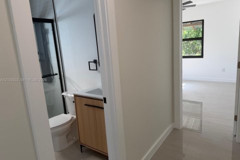Villa ou maison à vendre à Miami, Floride: 2 chambres, 91.14 m2 № 2417486 - photo 17