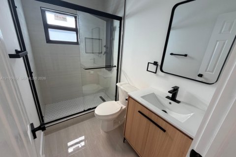 Villa ou maison à vendre à Miami, Floride: 2 chambres, 91.14 m2 № 2417486 - photo 15