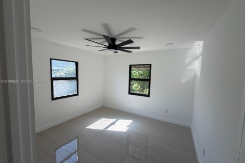 Villa ou maison à vendre à Miami, Floride: 2 chambres, 91.14 m2 № 2417486 - photo 8